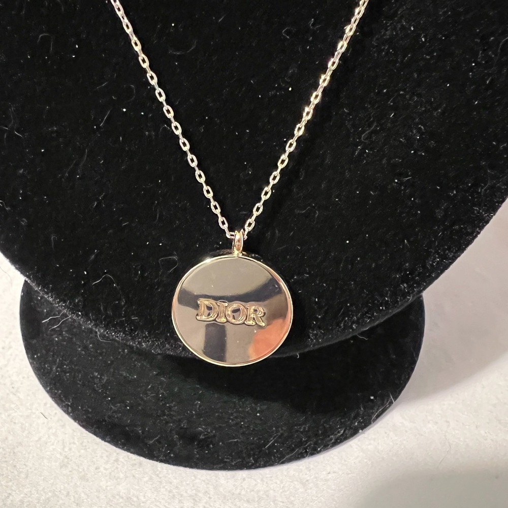 🌟NIB🌟 DIOR J’adore Gold Perfumed Ceramic Medallion Necklace 16” - Picture 2 of 8